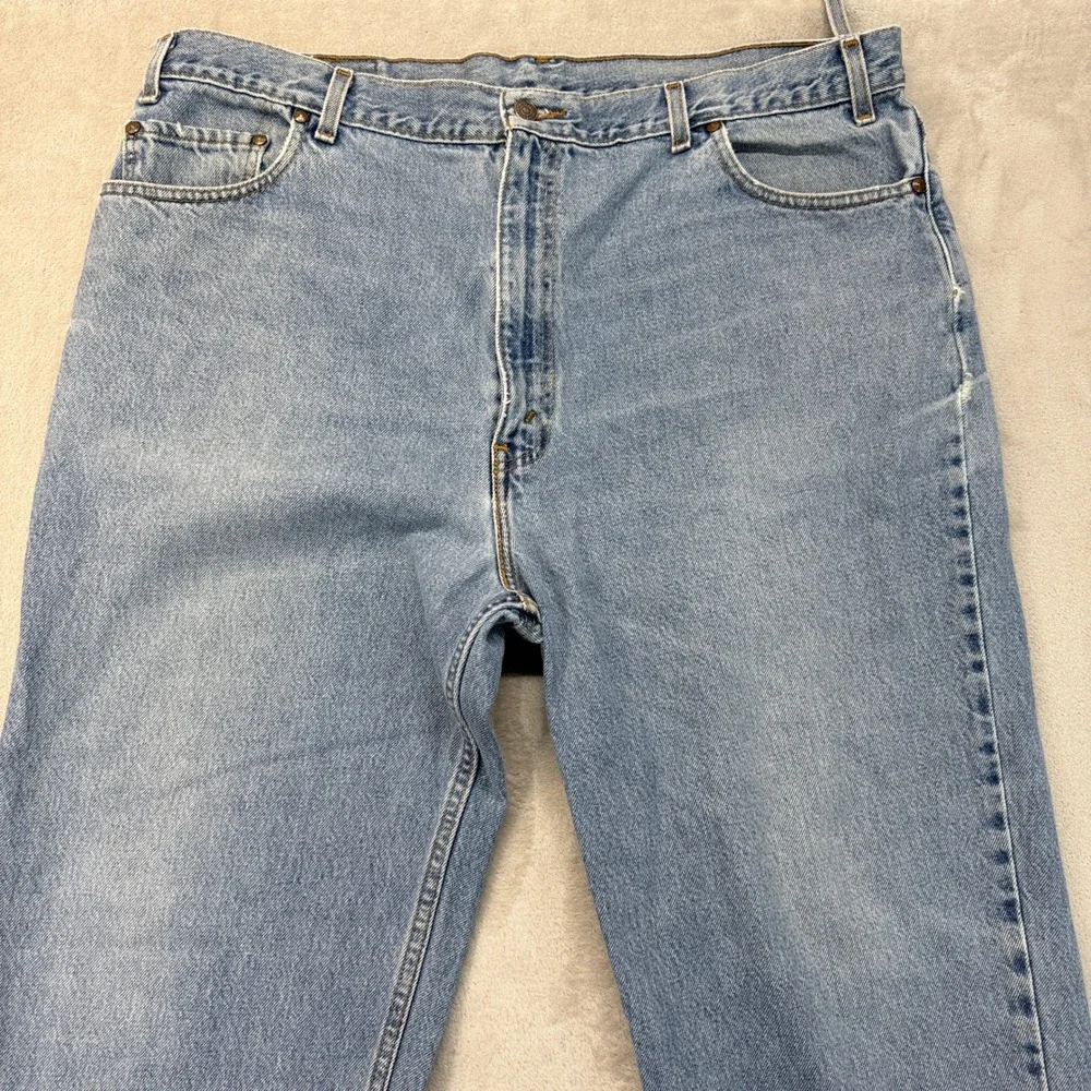 Vintage Levi's 550 Mens 42x32 Blue Relaxed Fit Light Wash 90s Denim Brown Tab - Picture 9 of 12